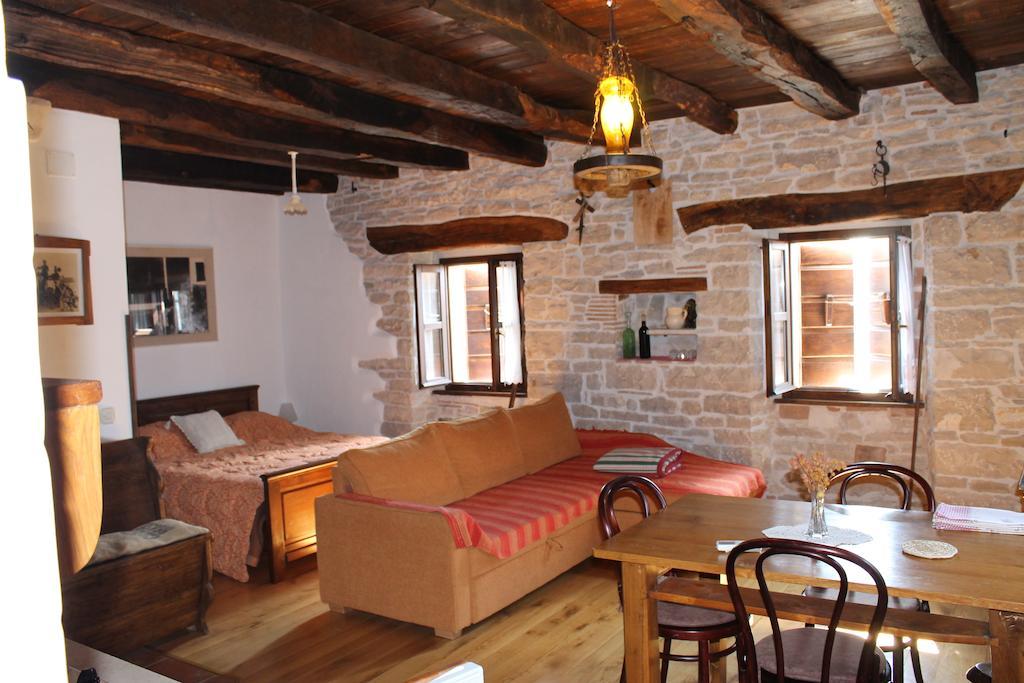 Apartments Mestri Grožnjan Quarto foto